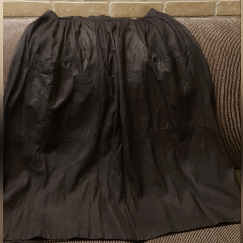 Chic leather Black Midi Skirt - Picture 3 of 12